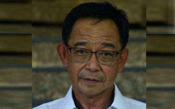 Calon Parti Gabungan Parti Sarawak (GPS) bagi Dewan Undangan Negeri (DUN) N15 Asajaya, Datuk Seri Abdul Karim Rahman Hamzah. - Foto Bernama