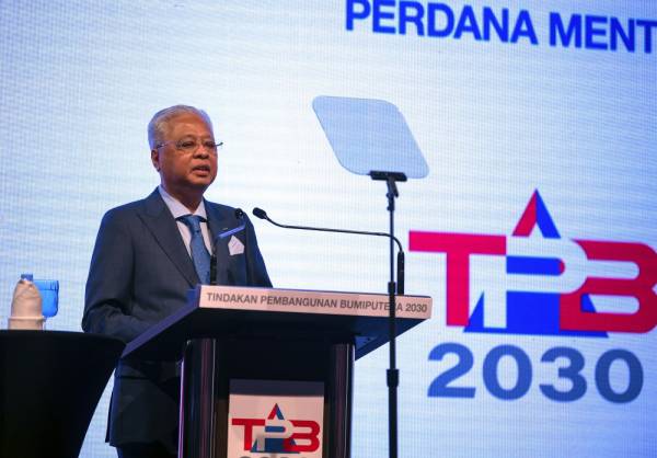 Ismail Sabri berucap pada Majlis Pelancaran Tindakan Pembangunan Bumiputera 2030 (TPB2030) di Pusat Konvensyen Kuala Lumpur hari ini. -Foto Bernama