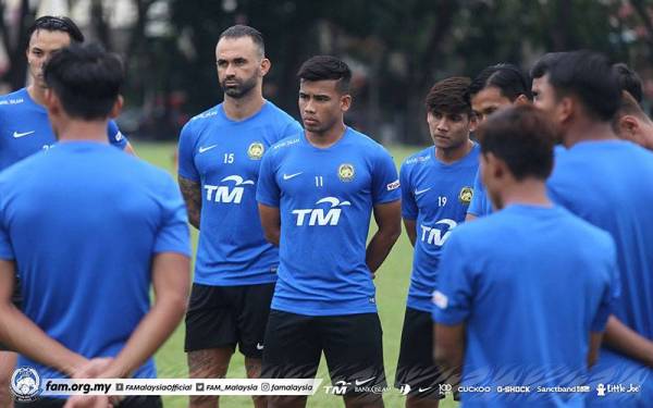 De Paula (dua dari kiri) mendapat kepercayaan menggalas cabaran Harimau Malaya pada Piala Suzuki AFF 2020 di Singapura. -Foto: FB FAM