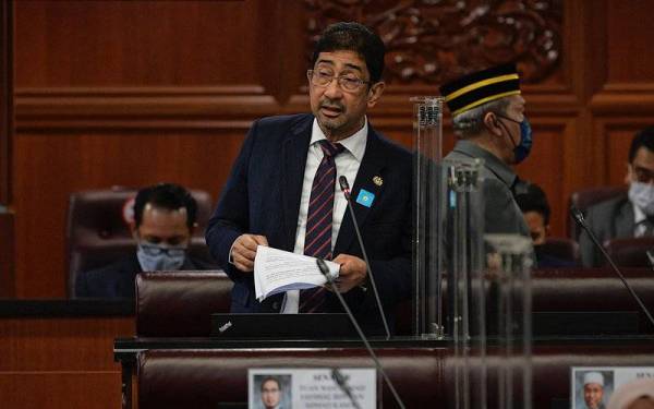 Timbalan Menteri Komunikasi dan Multimedia Datuk Zahidi Zainul Abidin pada Persidangan Dewan Negara di Bangunan Parlimen hari ini. - Foto Bernama