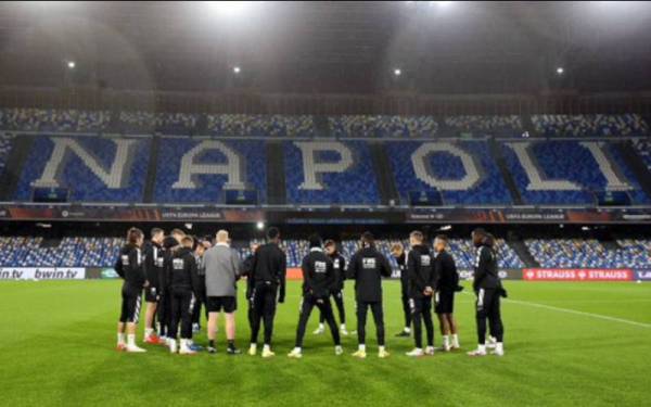 Pemain-pemain Leicester City giat menjalani latihan sebelum perlawanan berdepan Napoli.