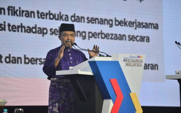 Jamil Khir berucap menyampaikan Pesan Keluarga Malaysia sewaktu sesi #QuranHour bersempena 100 Hari Aspirasi #Keluarga Malaysia yang berlangsung di Pusat Konvensyen Kuala Lumpur (KLCC) pada Jumaat. FOTO: ASRIL ASWANDI SYUKOR