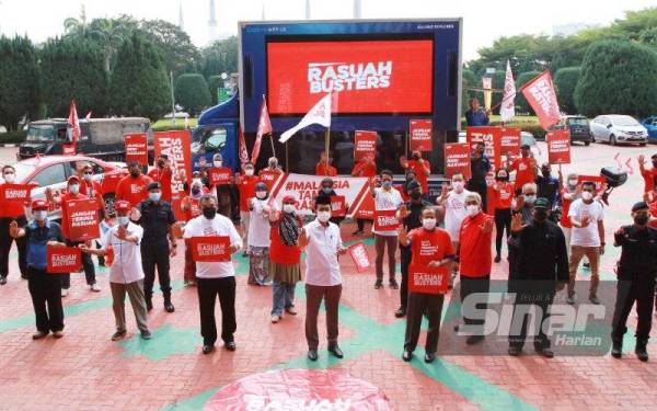 Para peserta konvoi dilepaskan oleh Exco Hal Ehwal Islam, Hal Ehwal Pengguna dan Industri Halal Negeri Selangor, Mohd Zawawi Ahmad Mughni.