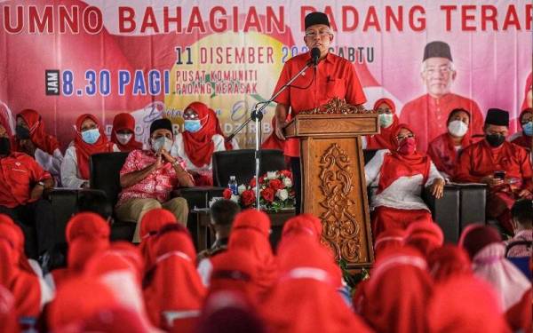 Mahdzir ketika berucap di Majlis Perasmian Mesyuarat Perwakilan Wanita UMNO Bahagian Padang Terap di Pusat Komuniti Padang Kerasak, Naka di sini pada Sabtu.