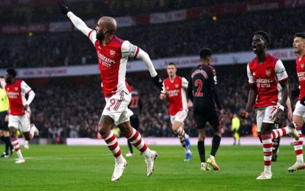 Lacazette meraikan kejayaan menjaringkan gol ketika menentang Southampton.