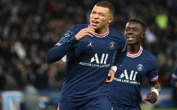 Mbappe pemain termuda dalam sejarah Ligue 1 yang berjaya menjaringkan 100 gol untuk PSG.