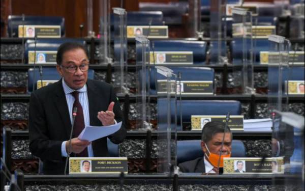 Anwar pada Mesyuarat Khas Penggal Ketiga Parlimen Ke-14 di Parlimen pada Selasa. - Foto Bernama