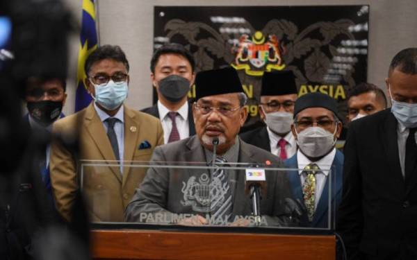 Tajuddin berucap mewakili Ahli Kelab Penyokong Kerajaan Keluarga Malaysia pada sidang media di Bangunan Parlimen pada Selasa. - Foto Bernama