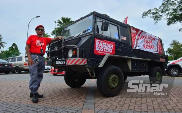 Azlan membeli Pinzgauer daripada seorang pemilik kedai membaiki kenderaan di Balakong, Selangor sejak lima tahun lalu.