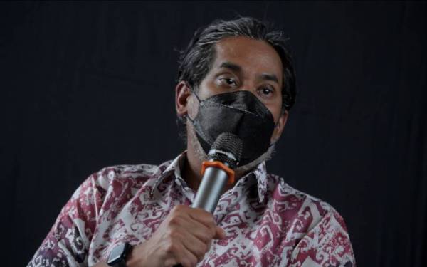 Khairy Jamaluddin berucap pada Majlis Penyerahan Projek Hospital Sri Aman Fasa II, Sarawak pada Rabu. - Foto Bernama