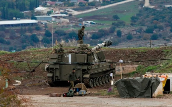 Tentera Israel melancarkan serangan peluru berpandu ke Syria dari Bukit Golan yang dijajahnya. - Foto AFP 