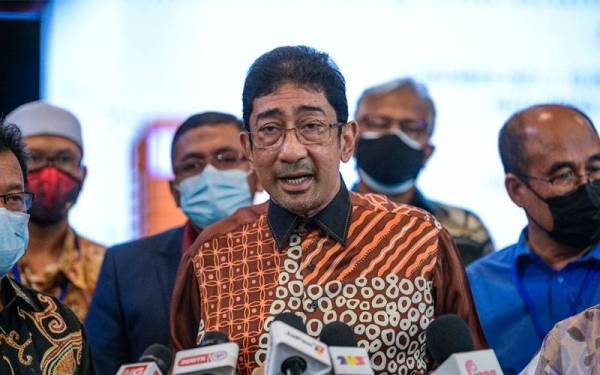 Zahidi Zainul Abidin pada sidang media selepas menghadiri forum awam 'Sustainable Future of Medical Cannabis, Industrial Hemp and Kratom Industry in Malaysia' hari ini. -Foto Bernama