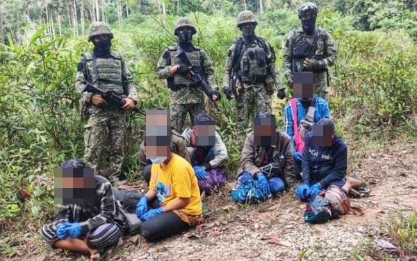 Tujuh PATI berusia antara 17 hingga 39 tahun ditahan di laluan balak, sektor Op Benteng, kawasan tanggungjawab Briged Keenam Infantri Malaysia pada Rabu.