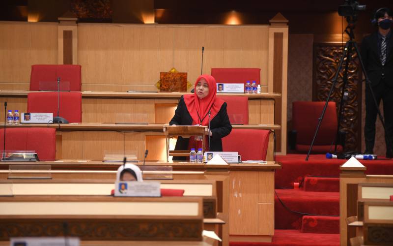 Wan Norashikin kepada ketika menjawab soalan tambahan Jamilah Zakaria (BN-Trong) sempena Persidangan Keenam, Mesyuarat Kedua, Tahun Keempat Dewan Negeri Perak ke-14 di sini pada Jumaat. - Foto Urusetia Dewan Negeri Perak