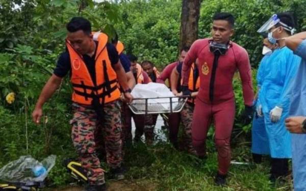 Mayat Muhammad Danish Daniel ditemukan pasukan penyelamat kira-kira 50 meter dari lokasi kejadian. - Foto: Ihsan Bomba