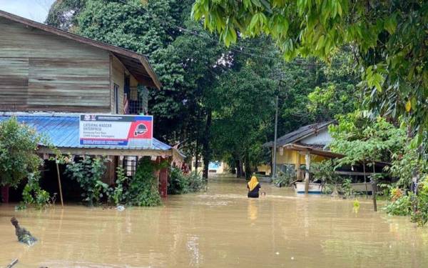 Antara kawasan terjejas akibat banjir di Dungun. - Foto ihsan APM