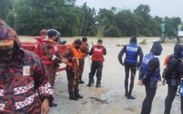 Operasi mencari dan menyelamat (SAR) mangsa ditangguhkan pada jam 6 petang tadi di Sungai Belat dekat Kampung Sri Damai pada Sabtu.