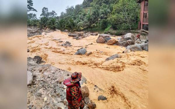 Tiga pelancong dikhuatiri lemas dalam kejadian tersebut. Foto Ihsan JBPM