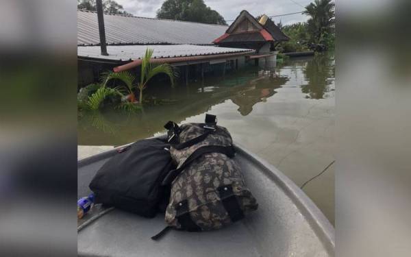 Suasana banjir di Kampung Sri Aman Dalam.