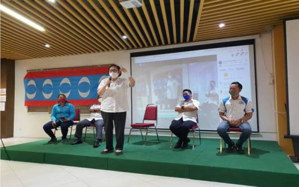 Christina ketika hadir pada Program Agenda Generasi Digital Menjelang PRU15, di Penampang.