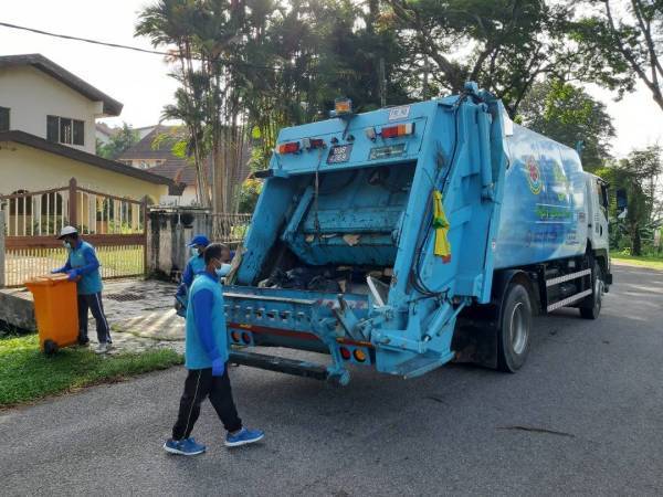 Kerja-kerja kutipan sampah domestik dan pukal mengalami sedikit kelewatan akibat banjir di beberapa kawasan di Selangor. 