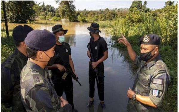 Pegawai Pemerintah Batalion ke-7 Pasukan Gerakan Am (PGA7), Superintendan Azhari Nusi berkata, limpahan air Sungai Golok berikutan hujan lebat sejak beberapa hari lepas didapati memudahkan penyeludup untuk melakukan kegiatan haram mereka.