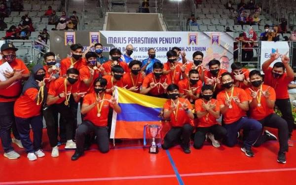 Pasukan Wilayah Persekutuan Kuala Lumpur muncul juara Kejohanan Bola Baling Kebangsaan Bawah 20 Tahun kategori lelaki di Stadium Tertutup EduCity, Iskandar Puteri pada Isnin.