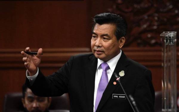 Timbalan Menteri Pertahanan merangkap Ahli Parlimen Tanah Merah Datuk Seri Ikmal Hisham Abdul Aziz menjawab soalan pada Persidangan Dewan Negara di Bangunan Parlimen hari ini. - Foto Bernama