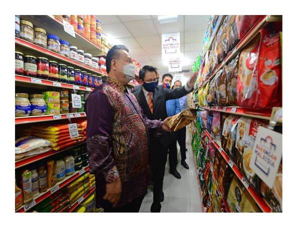 Timbalan Menteri KPDNHEP, Datuk Rosol Wahid merasmikan Kempen Beli Barangan Malaysia Peringkat Kebangsaan dan Karnival Jualan Barangan Malaysia di Langkawi, Kedah. (Foto: KPDNHEP)