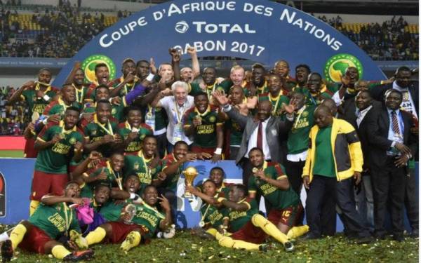 IMBAS KEMBALI.. Pemain Cameroon meraikan kejayaan menjulang kejuaraan Piala Negara-Negara Afrika 2017 selepas mengalahkan Mesir di Stade de l'Amitie Sino-Gabonaise, Libreville pada Februari 2017. FOTO: AFP