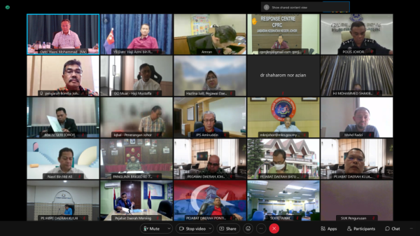 Hasni (atas, kiri) mengetuai Taklimat Jawatankuasa Pengurusan Bencana Negeri secara virtual di sini pada Jumaat.