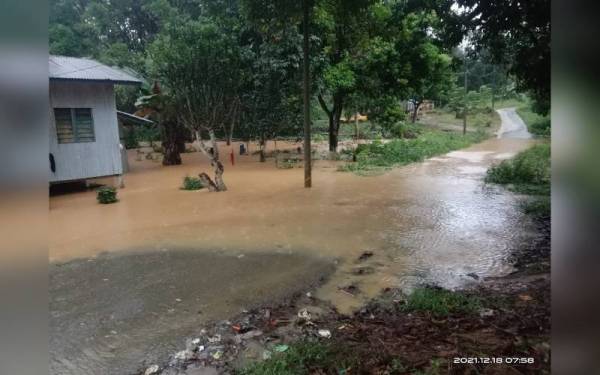 Banjir di Kampung Aring 5 kali ini tidak seteruk ketika banjir (Bah Kuning) pada tahun 2014.