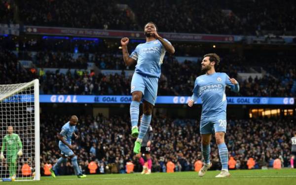 Sterling antara pencetak gol Manchester City pada perlawanan menentang Leicester City di Etihad.