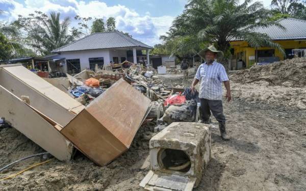 Ja’ápar berkata, beliau reda dengan ujian yang telah mengakibatkan kerosakan rumah inap yang diusahakannya. - Foto Bernama