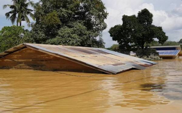 Keadaan banjir di Kampung Batu Kapor, Mentakab, Pahang semasa tinjauan Bernama pada 23 Disember lalu. - Foto Bernama