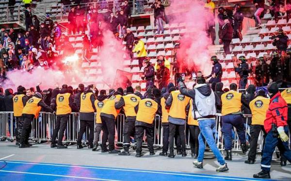 Insiden kekecohan dalam kalangan penyokong-penyokong ketika Lyon berdepan Paris dalam kempen Piala Perancis di Paris.