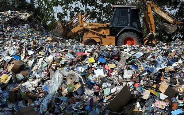 Gudang buku banjir  Sinar Harian