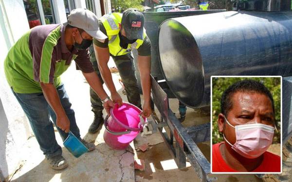 Anggota PGA Bridged Tengah membantu Aba (kiri) mengambil bekalan air bersih di Kampung Orang Asli Paya Lebar pada Rabu. Gambar kecil: Saidi Anak Manap