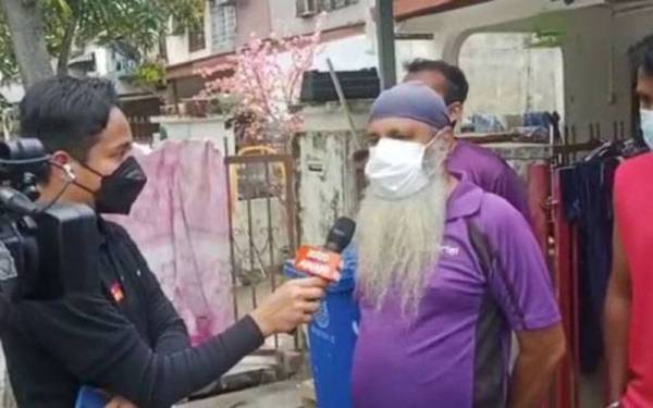 Ajit menceritakan kembali detik hitam pada 18 Disember lalu apabila mereka sekeluarga langsung tidak menjangkakan paras air boleh naik sehingga mencecah tingkat dua rumah mereka di Taman Sri Muda. - Foto Astro Awani