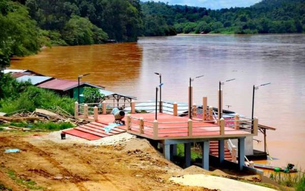 Keadaan terkini air Sungai Kelantan di Jeti Tangga Krai, Kuala Krai telah kembali kepada keadaan asal pada Ahad. Foto ihsan orang awam