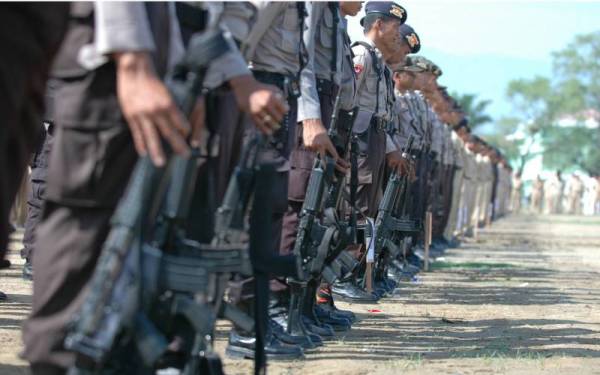 Polis dan tentera Indonesia telah membuka kertas siasatan berhubung sindiket membawa PATI warganya ke Malaysia. - Foto 123RF