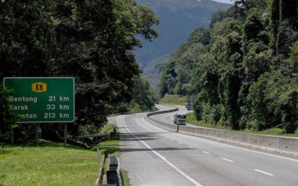 Lorong kiri dan kanan menghala ke Kuala Lumpur dari KM66 hingga KM70 sudah dibuka sepenuhnya. - Foto fail Bernama