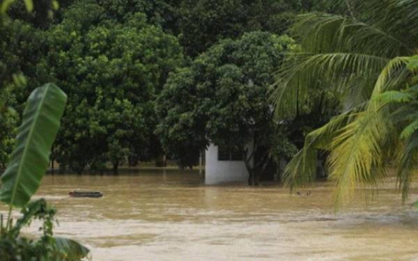 Di Selangor, Sungai Bernam di Rimba KDR, Sabak Bernam juga berada pada aras bahaya dengan trend air meningkat.
