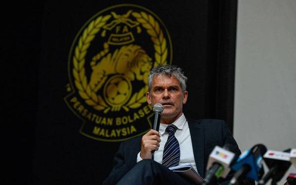 Pengarah Teknikal Persatuan Bolasepak Malaysia (FAM) yang baharu Scott O' Denell ketika sidang media di Wisma FAM hari ini. -Foto Bernama