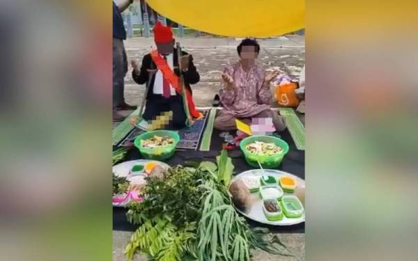 Upacara ritual menolak banjir dilakukan Raja Bomoh bersama seorang wanita dikenali Puteri Zaleha yang tular di media sosial pada Rabu.