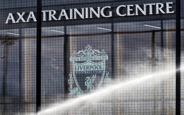 Liverpool menutup sementara tempat latihan setelah jumlah disyaki positif Covid-19 meningkat di kelab itu.