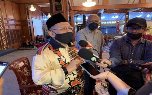 Mohd Amar ketika sidang akhbar selepas menghadiri Majlis Amanat Tahun Baharu 2022 di Kompleks Kota Darul Naim, Kota Bharu pada Khamis.