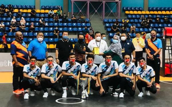 KL Thunder menyingkap tirai STL Premier 2021/22 langkah kanan apabila merangkul kejuaraan Piala Sumbangsih selepas menundukkan Bomba Fighters di Stadium Titiwangsa. - Foto SepakTakraw League