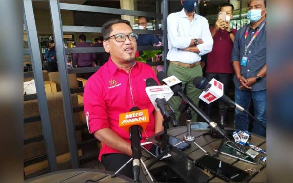 Ahmad Faizal ketika sidang akhbar di Ipoh pada Isnin.