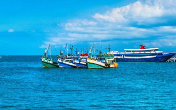 Vesel tersebut didapati telah melakukan kesalahan di bawah Seksyen 8(b) Akta Perikanan kerana menangkap ikan menggunakan pukat kurang lapan batu nautika dari pantai atau pulau.- Foto 123rf